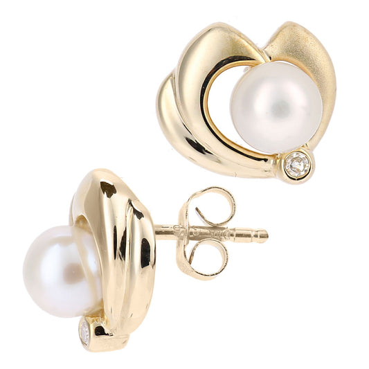 9ct Gold 2pts Diamond Pearl 5mm Heart Heart Stud Earrings - PE0AXL4010YPRL