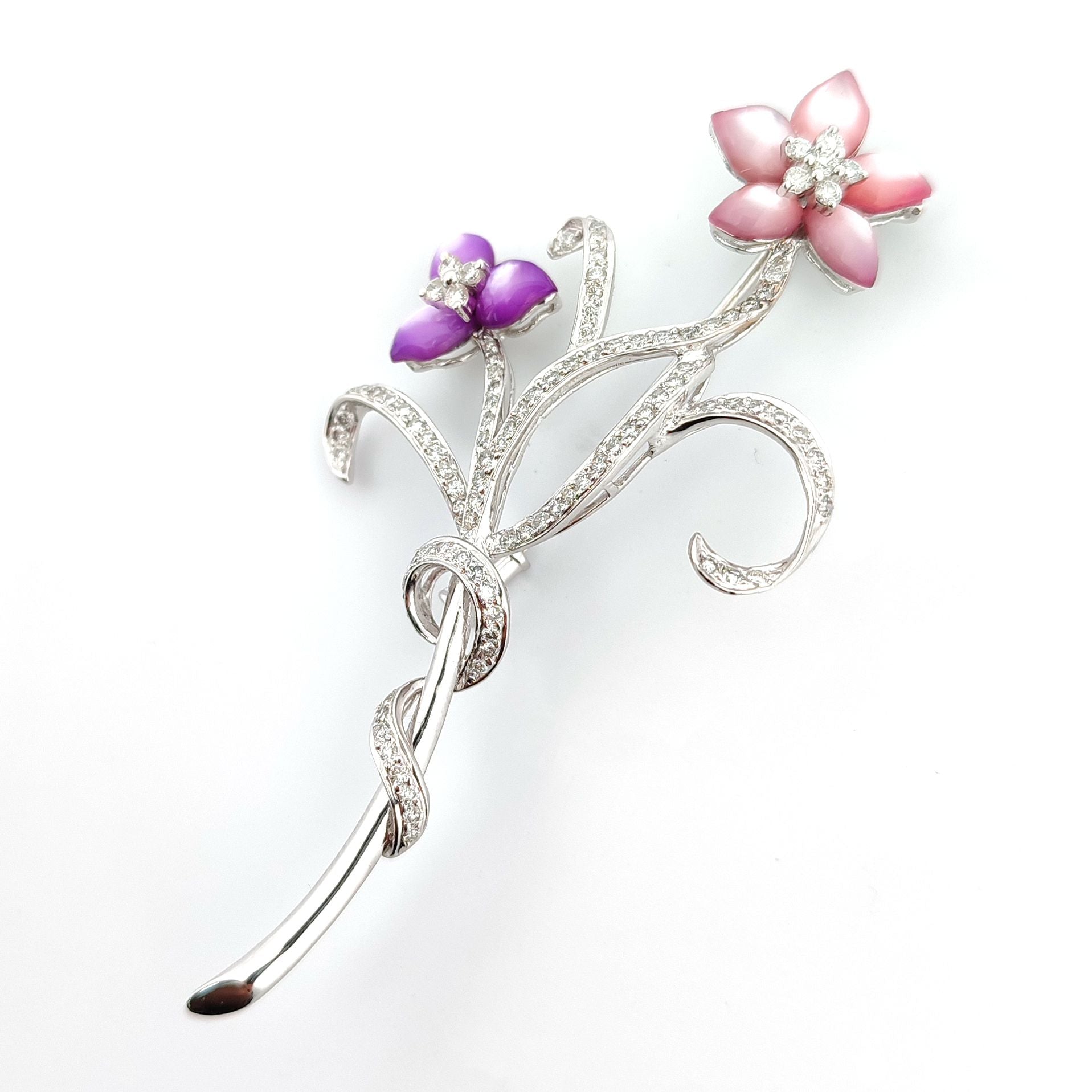 18ct White Gold  Pink Lilac Mother of Pearl Diamond Floral Brooch - 18P109